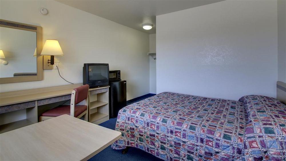 Hotel 6 - Airport