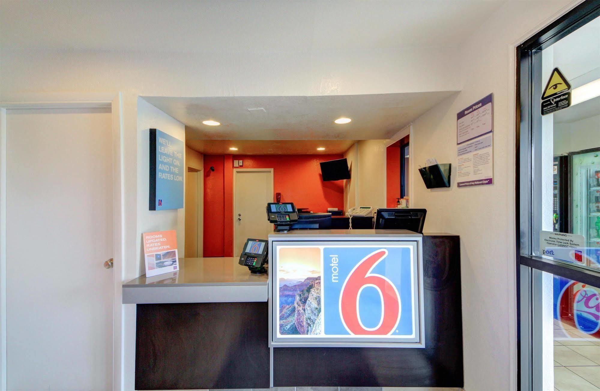 Hotel 6 - Airport 2*